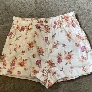 American Eagle Floral Shorts Size 4
